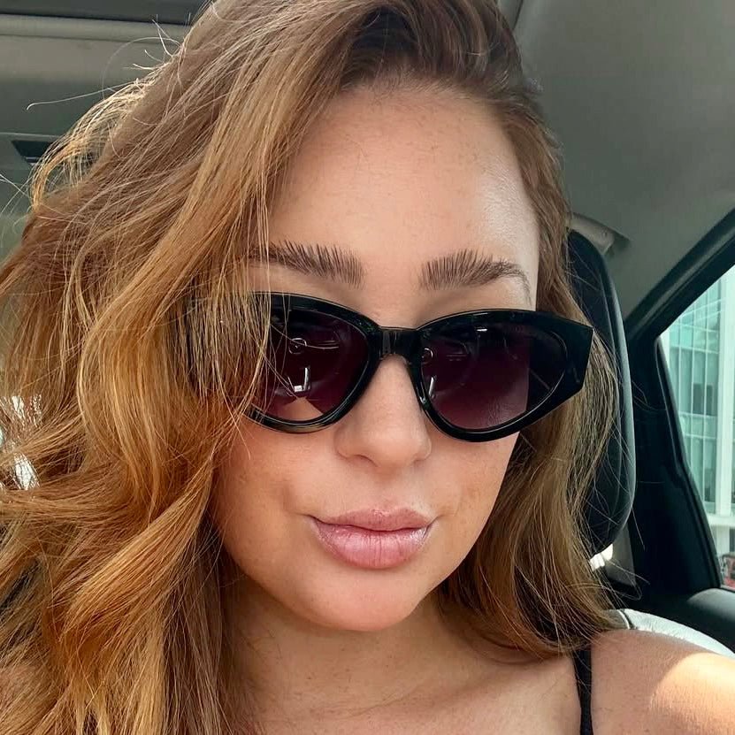 VELVET Eyewear 
Cat Eye Sunglasses 
\
