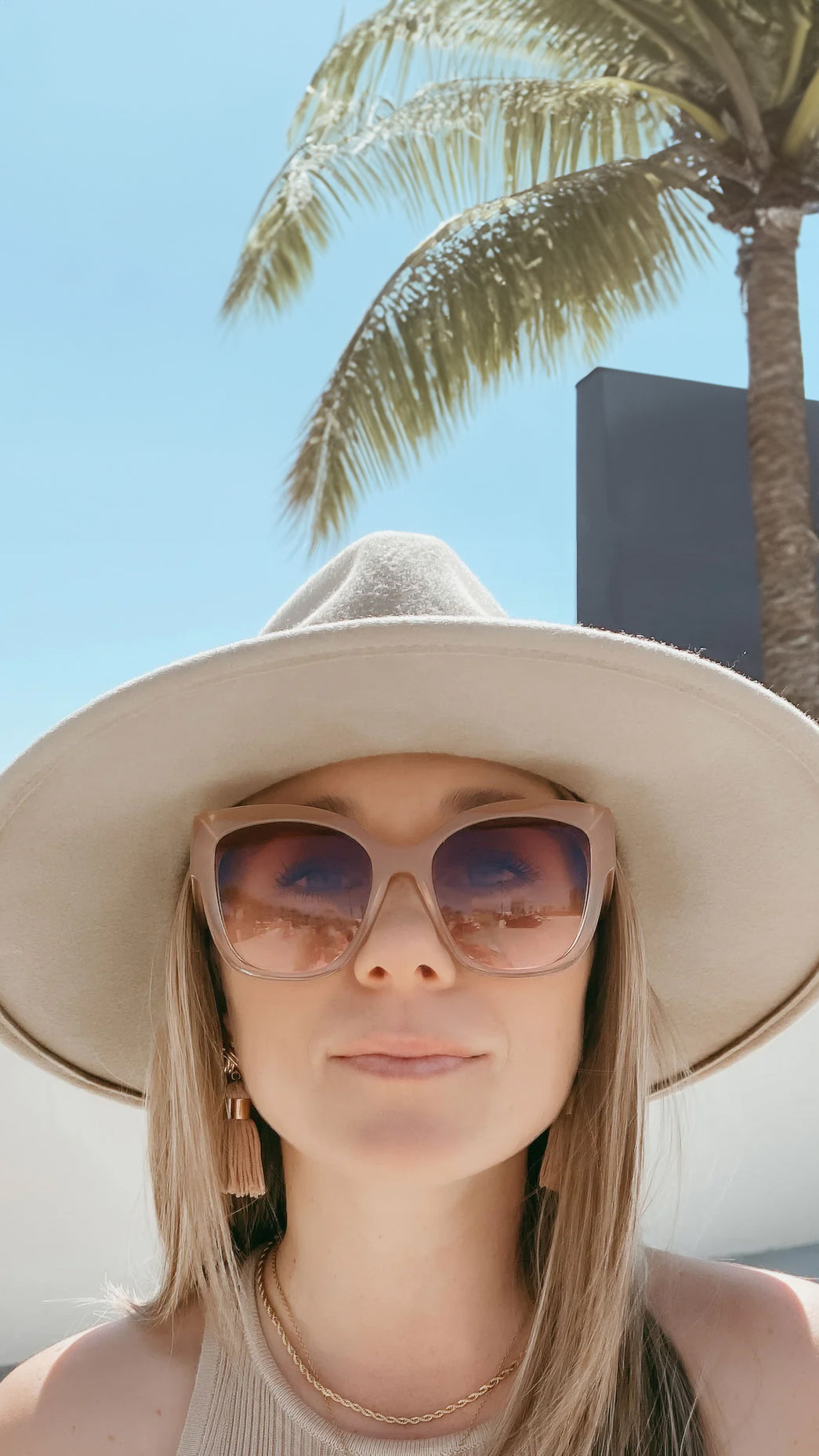 Amazon.com: Versace Woman Sunglasses Black Frame, Light Grey Gradient Grey  Lenses, VE2198 1002T3 54MM : Clothing, Shoes & Jewelry